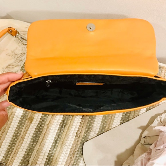 Tahari ‘Mango Tabitha’ clutch/crossbody/shoulder vegan leather. NWT - Picture 12 of 16